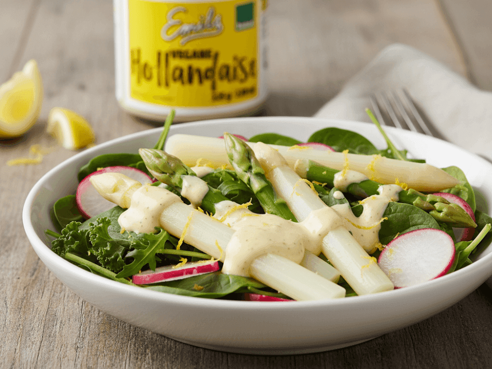 Spargelsalat mit Radieschen & veganer Hollandaise