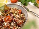 Veganer Quinoa Salat mit Emils Curry & Mango Sauce